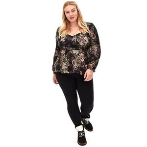 Torrid Black Skull Floral Crepe Sweetheart Peplum Blouse.